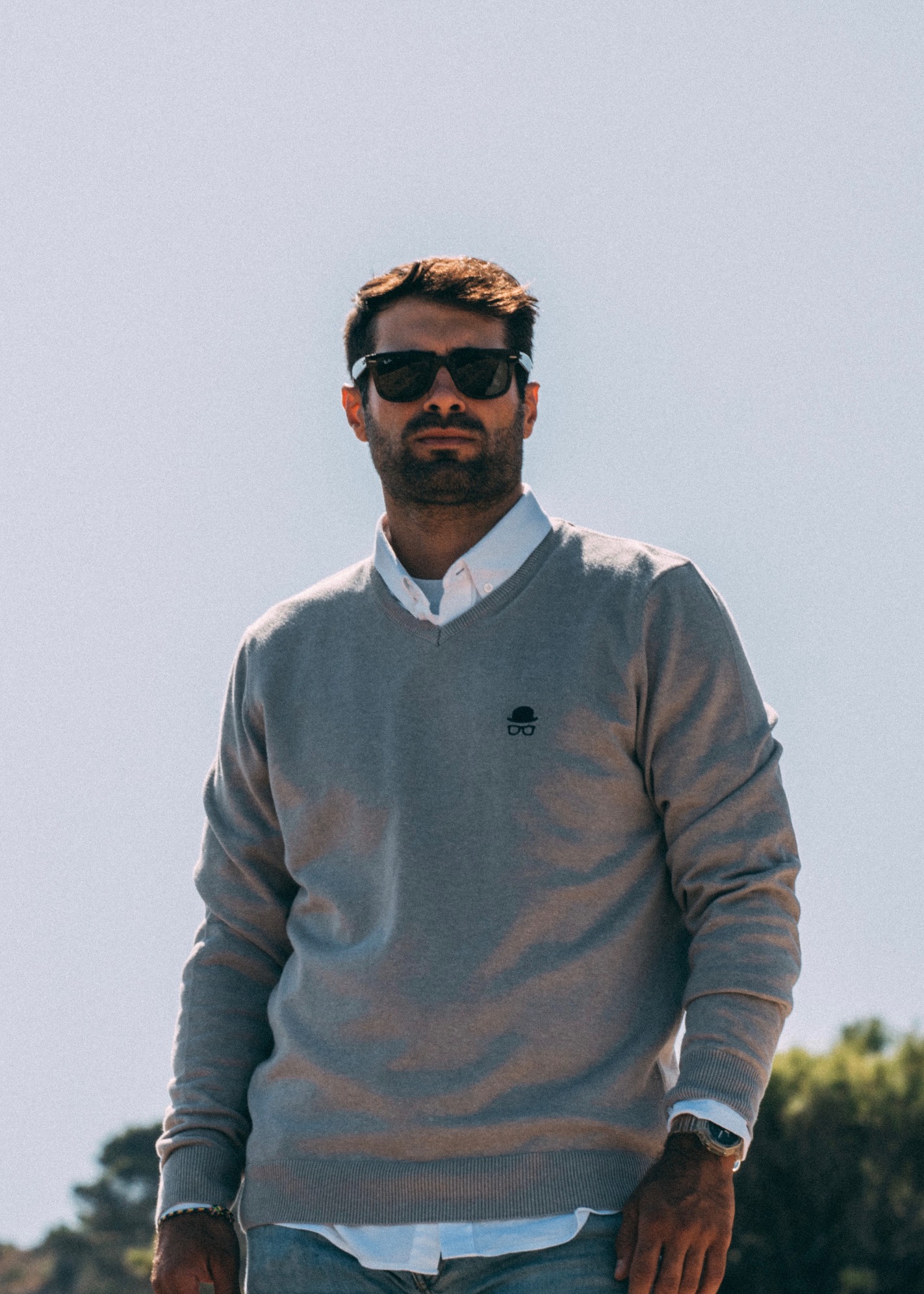 Jersey cuello pico gris 1 Jersey cuello pico gris